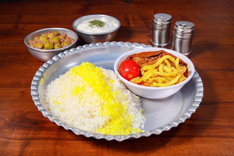 61924b98b4657 چلوخورشت قیمه بادمجان و سیب زمینی - تصویر 1